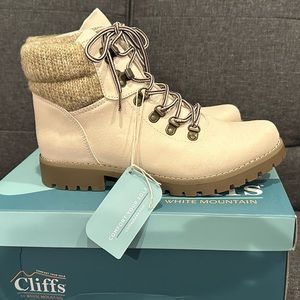 NWT Cliffs Women’s Hiking Boots